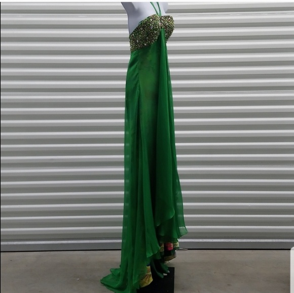 New beautiful rare gown - Picture 4 of 4